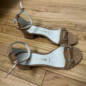 Anne Klein size 8 flats